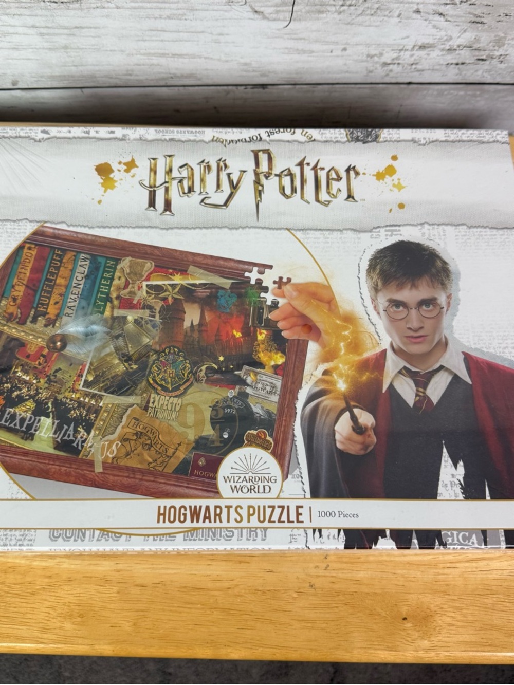 Harry Potter Hogwarts 1000-Piece Puzzle - White & Gold Box Art